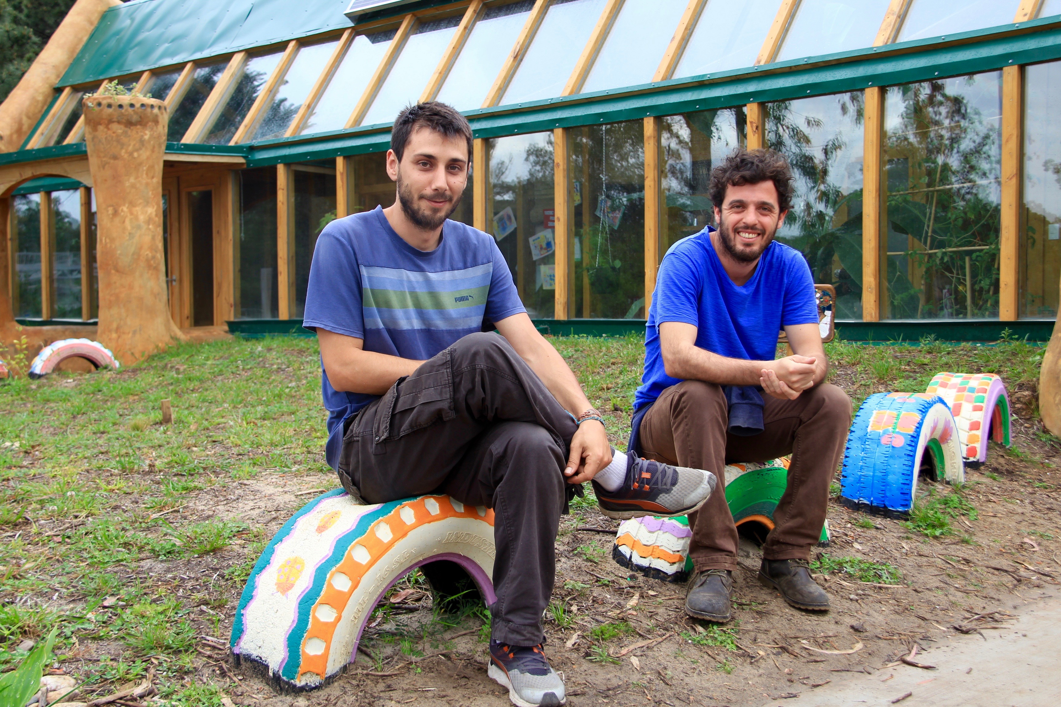 Martín, Joaquin, Camilo et Vici : ils ont construit la première école autonome en énergie d’Amérique Latine